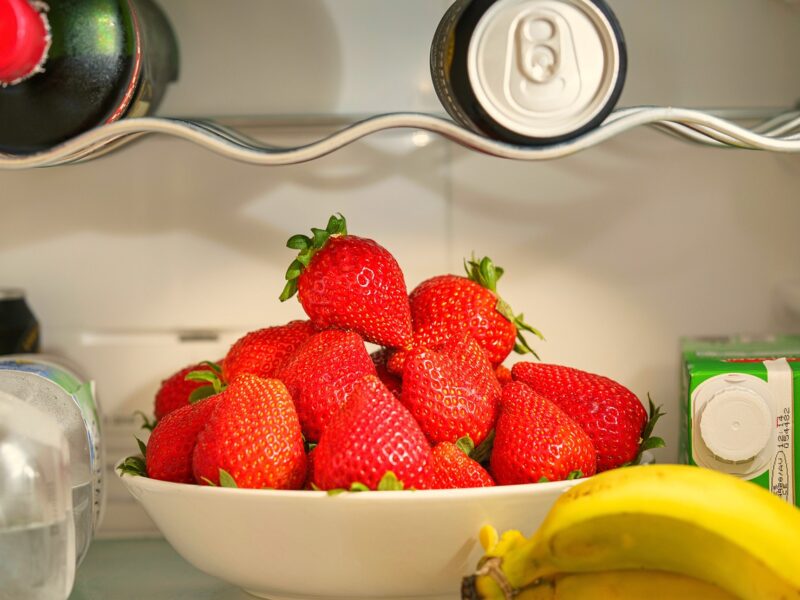 fridge, strawberries, fruits-7251301.jpg