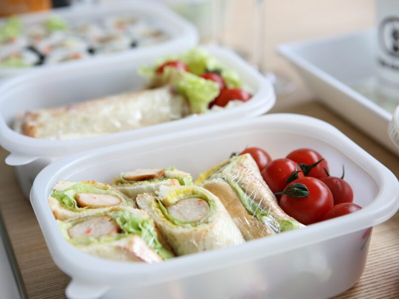 lunch box, picnic, sandwich-200762.jpg